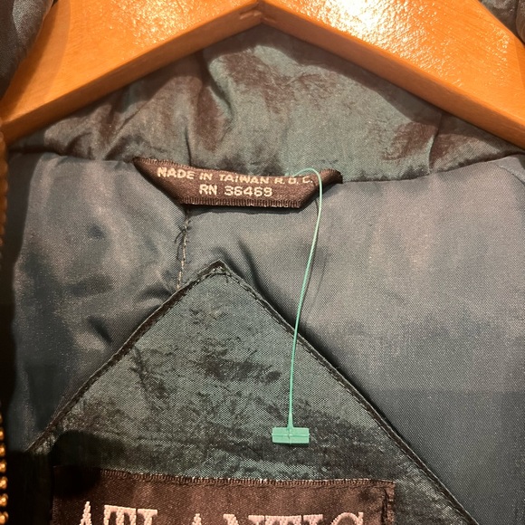 Atlantic Highlands Hooded Iridescent Insulated Parka Winter Coat, Size Medium - Picture 8 of 12